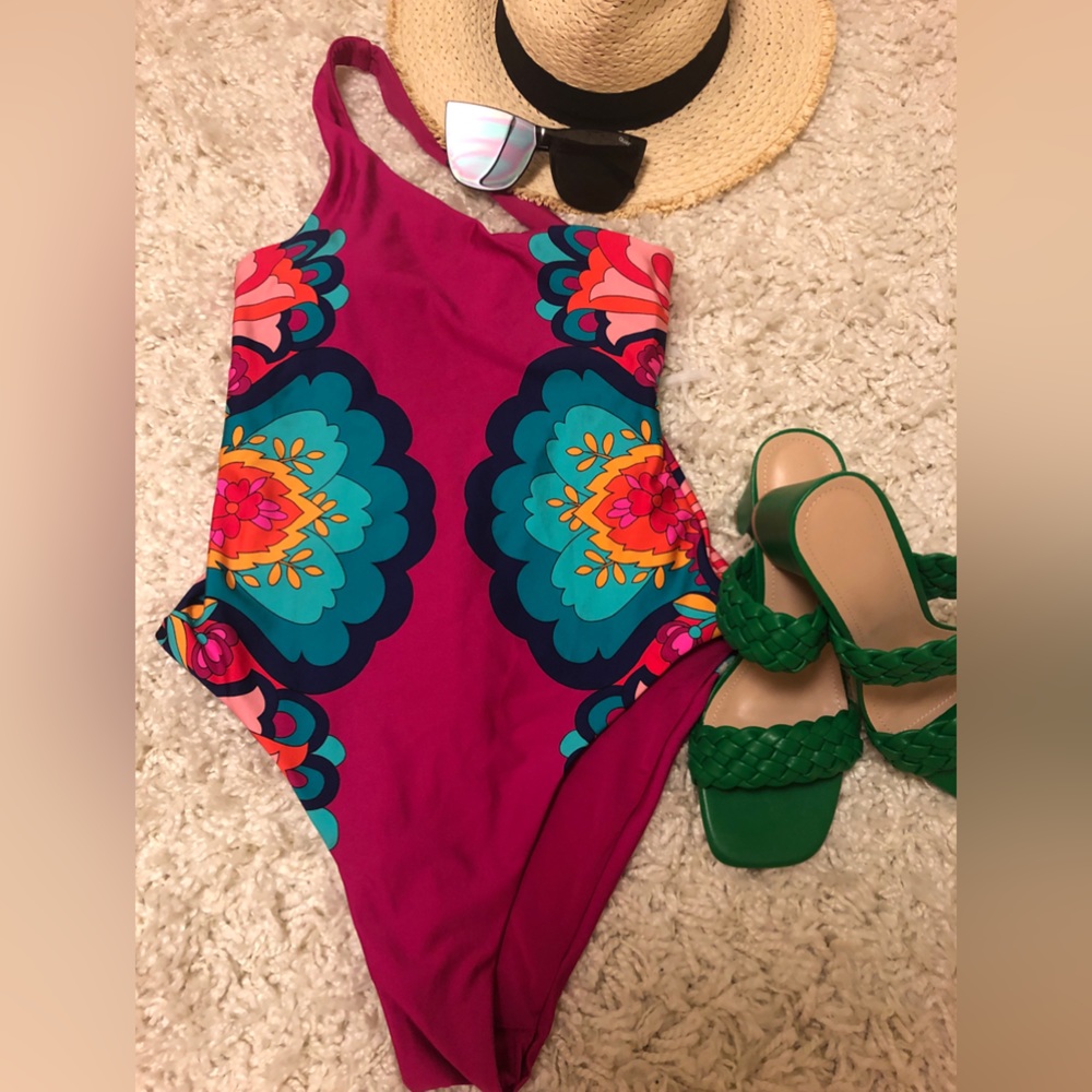 Trina Turk One piece bathing suit sz4 NEW .(only bathing suit)